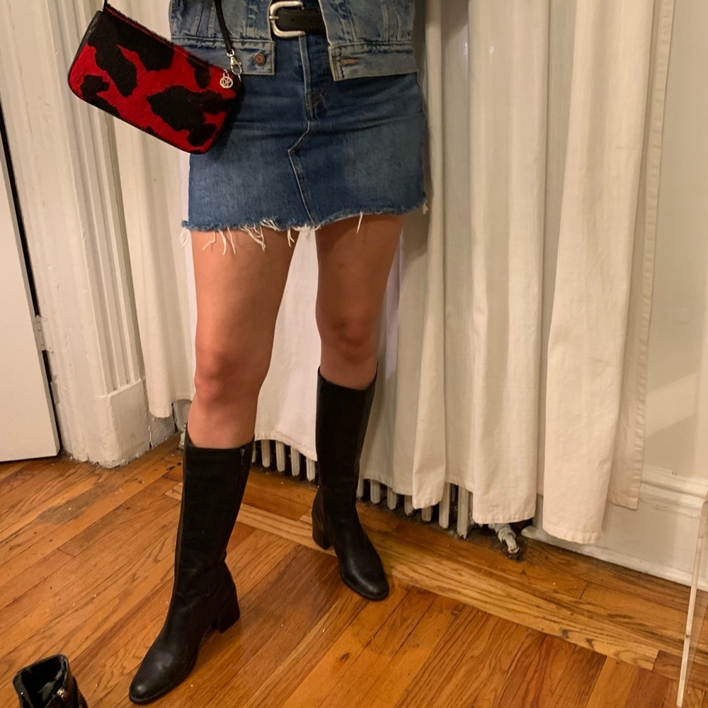 Levis Jean Denim High Waisted Mini Skirt w Frayed Hem Pockets Belt Loops sz 26 - Picture 9 of 16